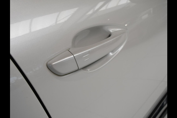 Peugeot 3008 1.6 HYbrid 225 GT | SOH 88.5%  | Alcantara | Stoelverwarming | Elektrisch bedienbare achterklep | Navigatie | Keyless Entry + Start