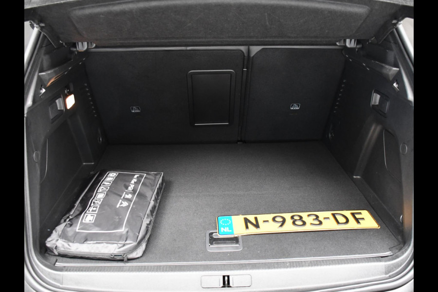 Peugeot 3008 1.6 HYbrid 225 GT | SOH 88.5%  | Alcantara | Stoelverwarming | Elektrisch bedienbare achterklep | Navigatie | Keyless Entry + Start