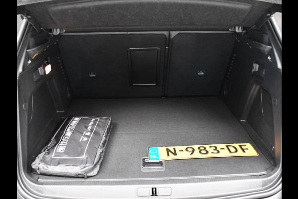 Peugeot 3008 1.6 HYbrid 225 GT | SOH 88.5%  | Alcantara | Stoelverwarming | Elektrisch bedienbare achterklep | Navigatie | Keyless Entry + Start