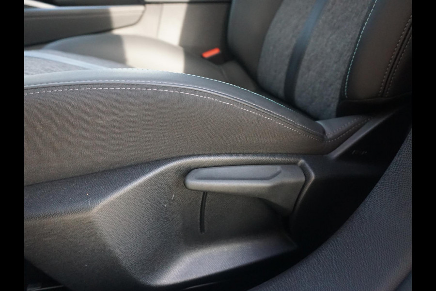 Peugeot 408 1.2 Turbo Allure 130 EAT8 CarPlay | Climate control
