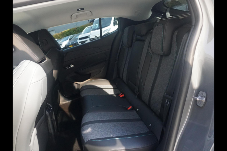 Peugeot 408 1.2 Turbo Allure 130 EAT8 CarPlay | Climate control