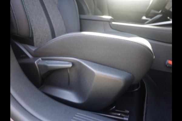 Peugeot 408 1.2 Turbo Allure 130 EAT8 CarPlay | Climate control