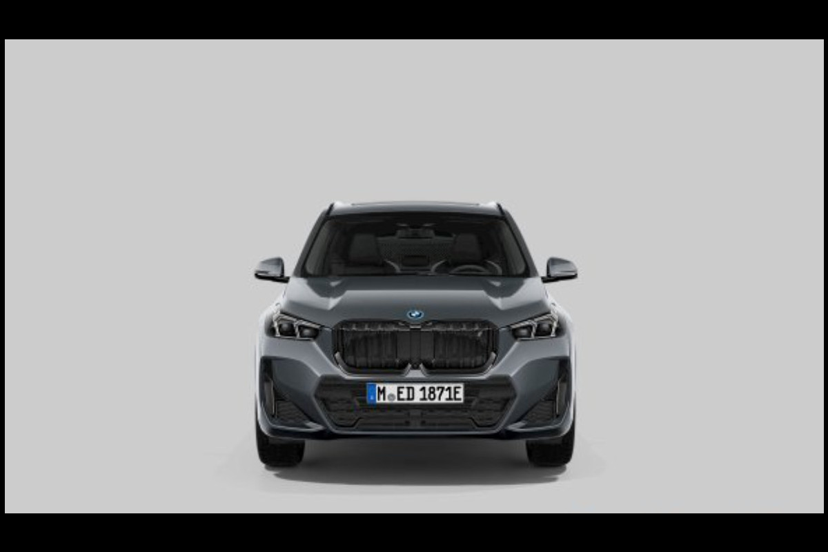 BMW iX1 XDrive30 67 kWh *Pano*Trekhaak*Head-Up*Camera*