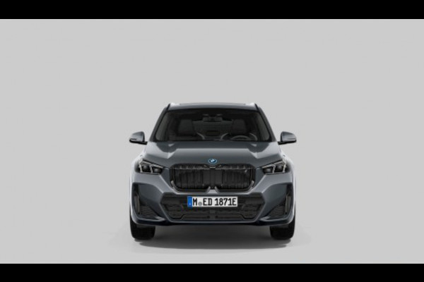 BMW iX1 XDrive30 67 kWh *Pano*Trekhaak*Head-Up*Camera*