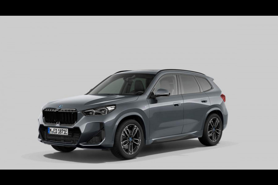 BMW iX1 XDrive30 67 kWh *Pano*Trekhaak*Head-Up*Camera*