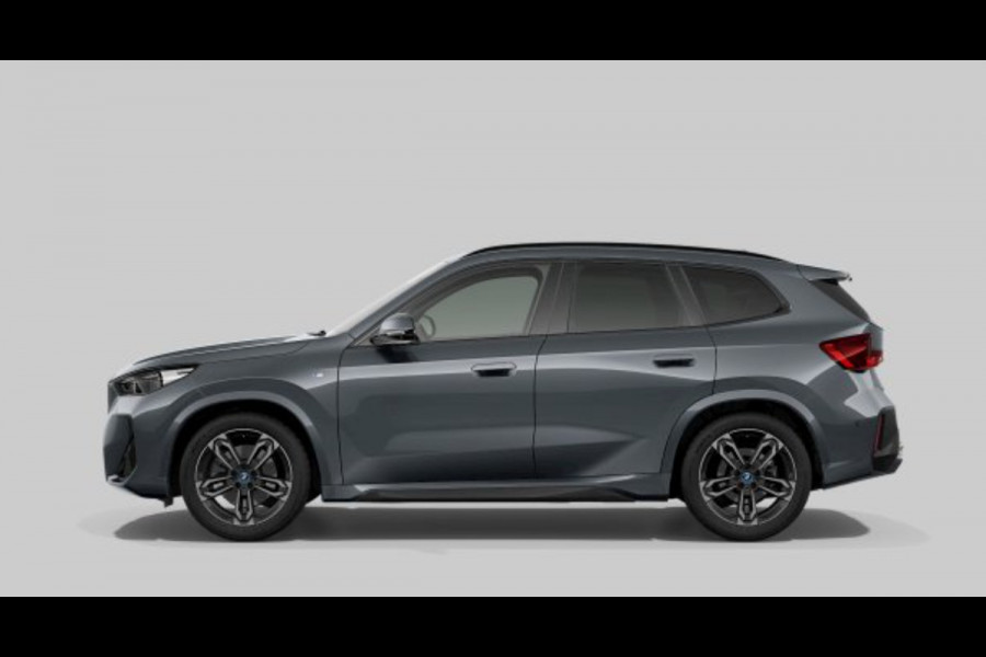 BMW iX1 XDrive30 67 kWh *Pano*Trekhaak*Head-Up*Camera*