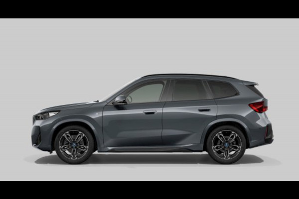 BMW iX1 XDrive30 67 kWh *Pano*Trekhaak*Head-Up*Camera*