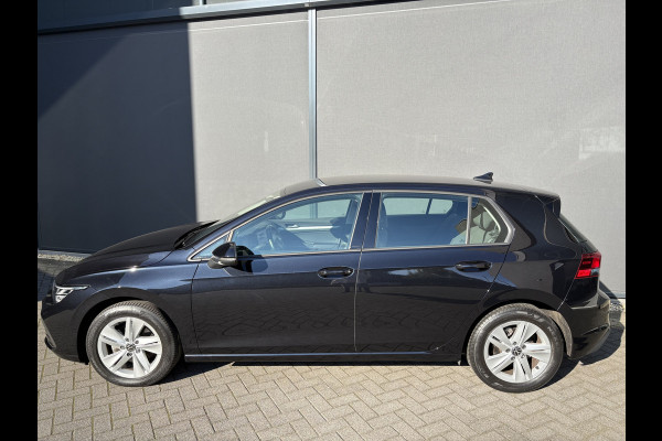 Volkswagen Golf 1.0 TSI Life Airco - Apple carplay - Parkeersensoren - Navigatie - Draadloze telefoonlader - Licht metalen velgen 16 inch - Keyless start - Led verlichting - Radio - Bluetooth - Cruise control - Centrale vergrendeling met afstandsbediening - Start/stop systeem - Stuur leder - Stuur multifunctioneel