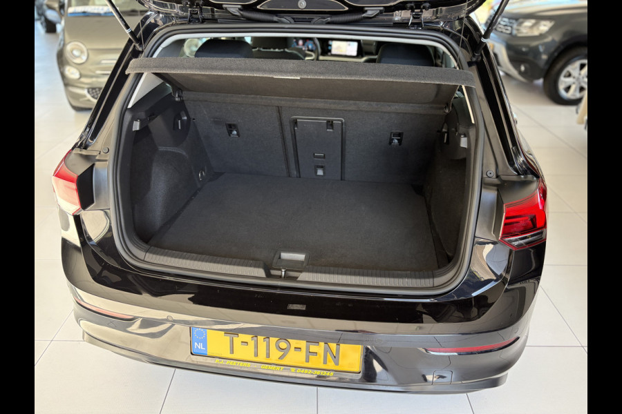 Volkswagen Golf 1.0 TSI Life Airco - Apple carplay - Parkeersensoren - Navigatie - Draadloze telefoonlader - Licht metalen velgen 16 inch - Keyless start - Led verlichting - Radio - Bluetooth - Cruise control - Centrale vergrendeling met afstandsbediening - Start/stop systeem - Stuur leder - Stuur multifunctioneel