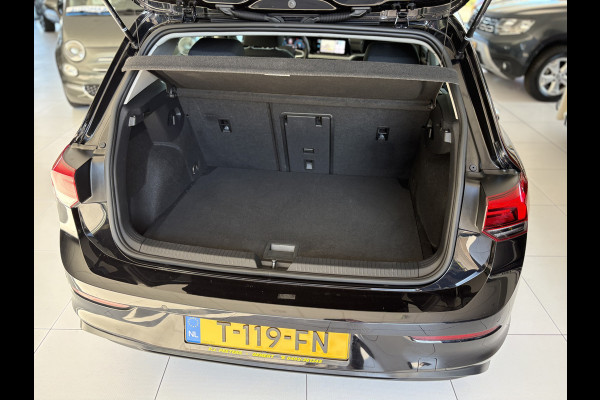 Volkswagen Golf 1.0 TSI Life Airco - Apple carplay - Parkeersensoren - Navigatie - Draadloze telefoonlader - Licht metalen velgen 16 inch - Keyless start - Led verlichting - Radio - Bluetooth - Cruise control - Centrale vergrendeling met afstandsbediening - Start/stop systeem - Stuur leder - Stuur multifunctioneel