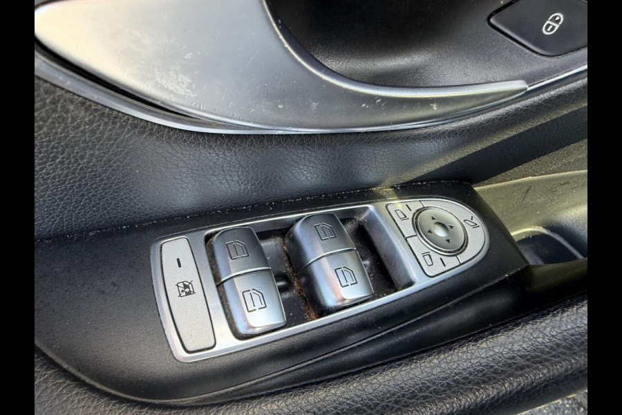 Mercedes-Benz E-Klasse 220 d AMG | Panoramadak | Camera | Sfeerverlichting | Navigatie | Stoelverwarming |