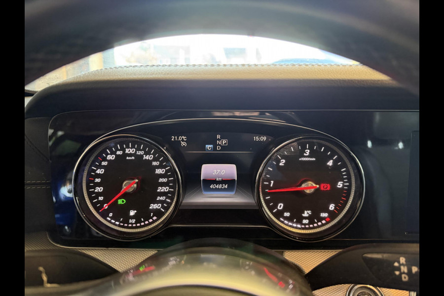 Mercedes-Benz E-Klasse 220 d AMG | Panoramadak | Camera | Sfeerverlichting | Navigatie | Stoelverwarming |