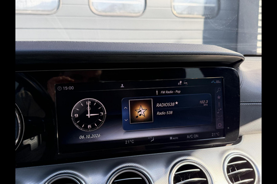 Mercedes-Benz E-Klasse 220 d AMG | Panoramadak | Camera | Sfeerverlichting | Navigatie | Stoelverwarming |