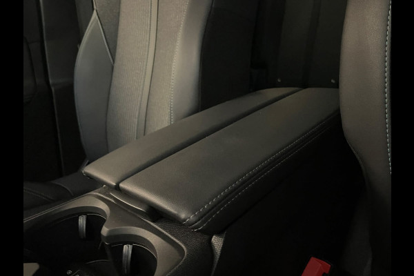 Peugeot 3008 1.6 HYbrid 225 Allure Pack Business