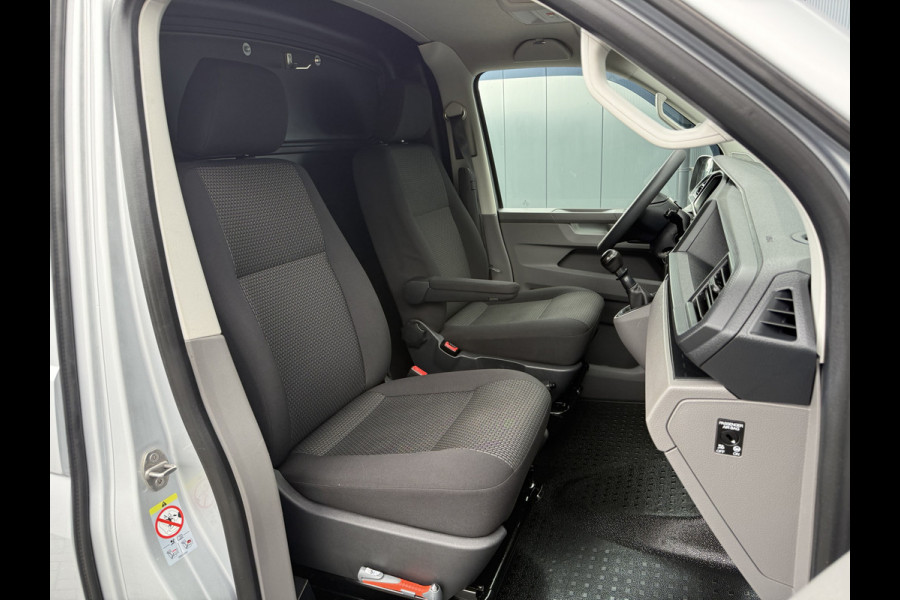 Volkswagen Transporter 2.0 TDI 150 PK / L2H1 / TREKHAAK / CRUISE / AIRCO / CARPLAY / PARKEERSENSOREN
