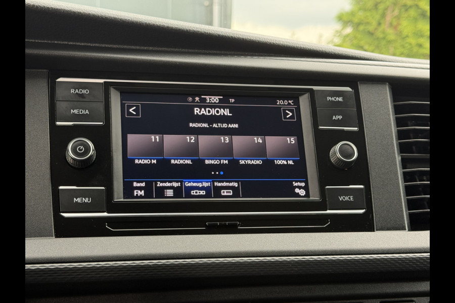 Volkswagen Transporter 2.0 TDI 150 PK / L2H1 / TREKHAAK / CRUISE / AIRCO / CARPLAY / PARKEERSENSOREN
