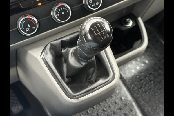 Volkswagen Transporter 2.0 TDI 150 PK / L2H1 / TREKHAAK / CRUISE / AIRCO / CARPLAY / PARKEERSENSOREN