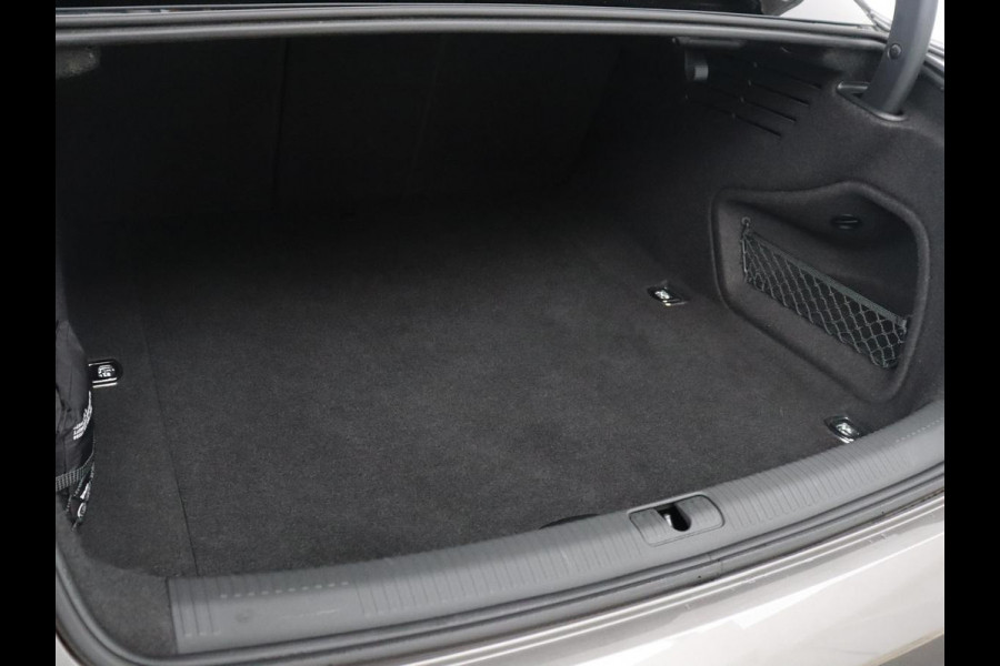 Audi A4 Limousine 35 TFSI S edition Competition | Cruise Controle | Apple Carplay | Navigatie | Sportstoelen | Spiegelpakket | Digitaal dashboard