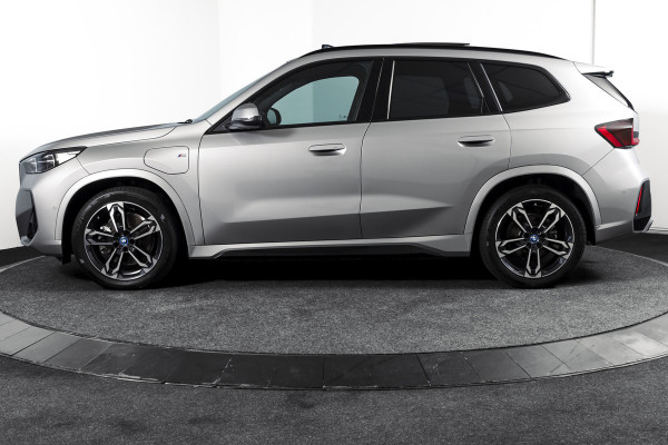 BMW X1 xDrive25e 245 PK M-Sport | Premium Pack | S/K-Panodak | Elek. Trekhaak | Dig. Cockpit | Cruise | Stoelverw. | PDC | Camera | NAV+App. Connect | ECC | Elek. Klep | LM 19" | 2882