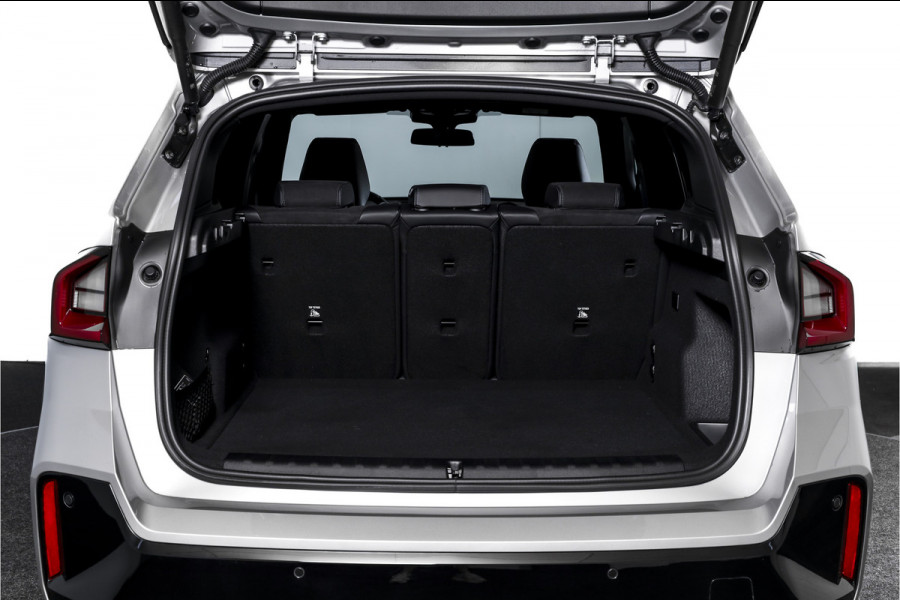 BMW X1 xDrive25e 245 PK M-Sport | Premium Pack | S/K-Panodak | Elek. Trekhaak | Dig. Cockpit | Cruise | Stoelverw. | PDC | Camera | NAV+App. Connect | ECC | Elek. Klep | LM 19" | 2882