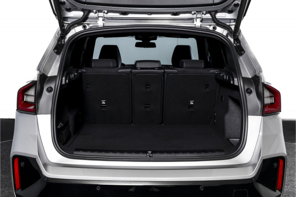 BMW X1 xDrive25e 245 PK M-Sport | Premium Pack | S/K-Panodak | Elek. Trekhaak | Dig. Cockpit | Cruise | Stoelverw. | PDC | Camera | NAV+App. Connect | ECC | Elek. Klep | LM 19" | 2882