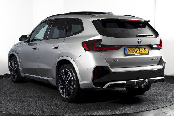 BMW X1 xDrive25e 245 PK M-Sport | Premium Pack | S/K-Panodak | Elek. Trekhaak | Dig. Cockpit | Cruise | Stoelverw. | PDC | Camera | NAV+App. Connect | ECC | Elek. Klep | LM 19" | 2882