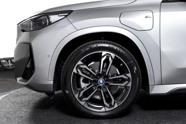 BMW X1 xDrive25e 245 PK M-Sport | Premium Pack | S/K-Panodak | Elek. Trekhaak | Dig. Cockpit | Cruise | Stoelverw. | PDC | Camera | NAV+App. Connect | ECC | Elek. Klep | LM 19" | 2882