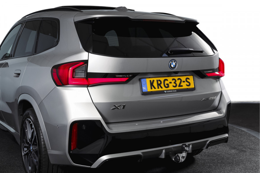 BMW X1 xDrive25e 245 PK M-Sport | Premium Pack | S/K-Panodak | Elek. Trekhaak | Dig. Cockpit | Cruise | Stoelverw. | PDC | Camera | NAV+App. Connect | ECC | Elek. Klep | LM 19" | 2882