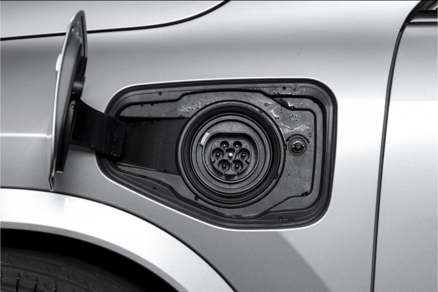 BMW X1 xDrive25e 245 PK M-Sport | Premium Pack | S/K-Panodak | Elek. Trekhaak | Dig. Cockpit | Cruise | Stoelverw. | PDC | Camera | NAV+App. Connect | ECC | Elek. Klep | LM 19" | 2882