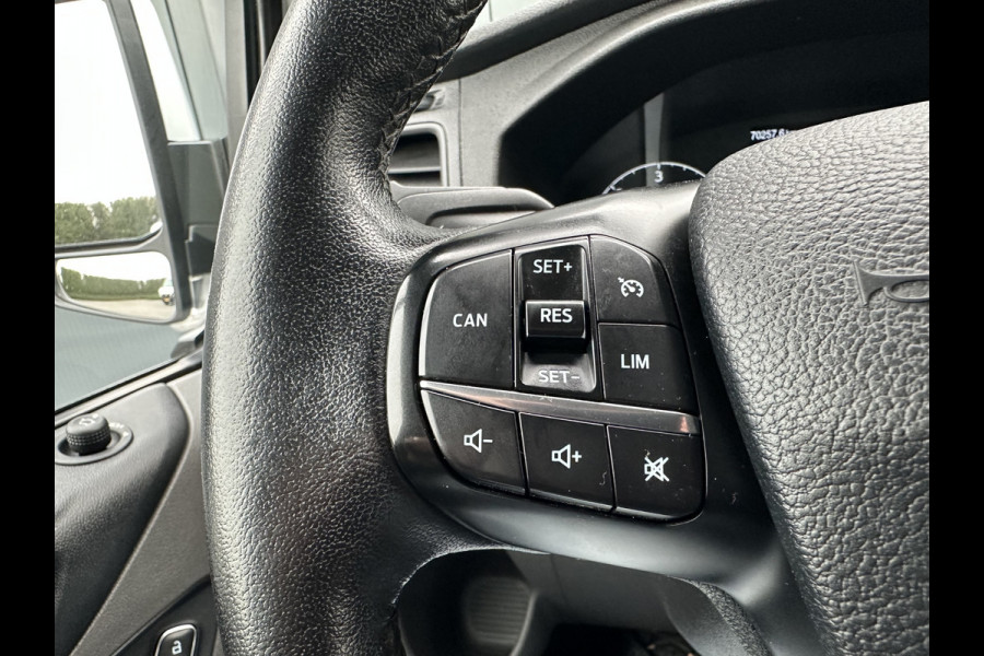 Ford Transit Custom 2.0 TDCI / L2H1 / 1e EIG. / CAMERA / CARPLAY / AIRCO / CRUISE / VOORRUITVERW / 3 ZITS / PDC / 2.800 KG AHG