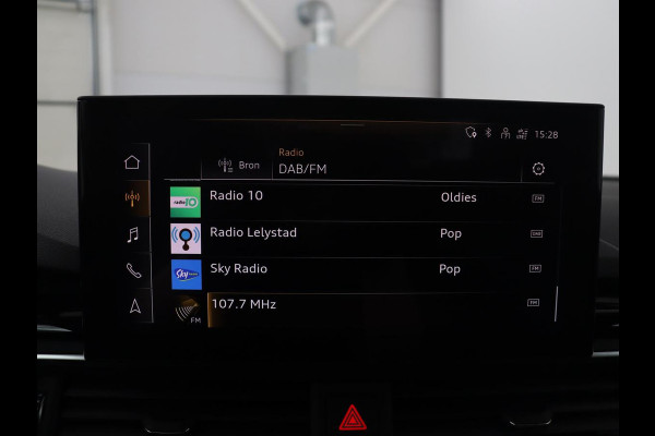 Audi A4 Limousine 35 TFSI S edition Competition | Cruise Controle | Apple Carplay | Navigatie | Sportstoelen | Spiegelpakket | Digitaal dashboard