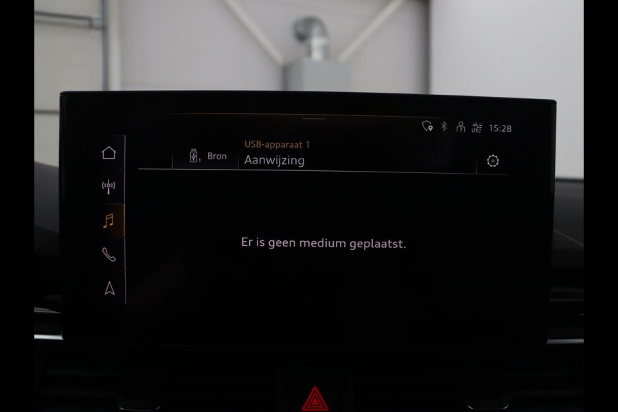 Audi A4 Limousine 35 TFSI S edition Competition | Cruise Controle | Apple Carplay | Navigatie | Sportstoelen | Spiegelpakket | Digitaal dashboard