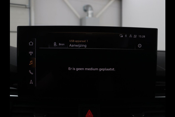 Audi A4 Limousine 35 TFSI S edition Competition | Cruise Controle | Apple Carplay | Navigatie | Sportstoelen | Spiegelpakket | Digitaal dashboard