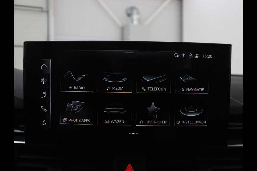 Audi A4 Limousine 35 TFSI S edition Competition | Cruise Controle | Apple Carplay | Navigatie | Sportstoelen | Spiegelpakket | Digitaal dashboard