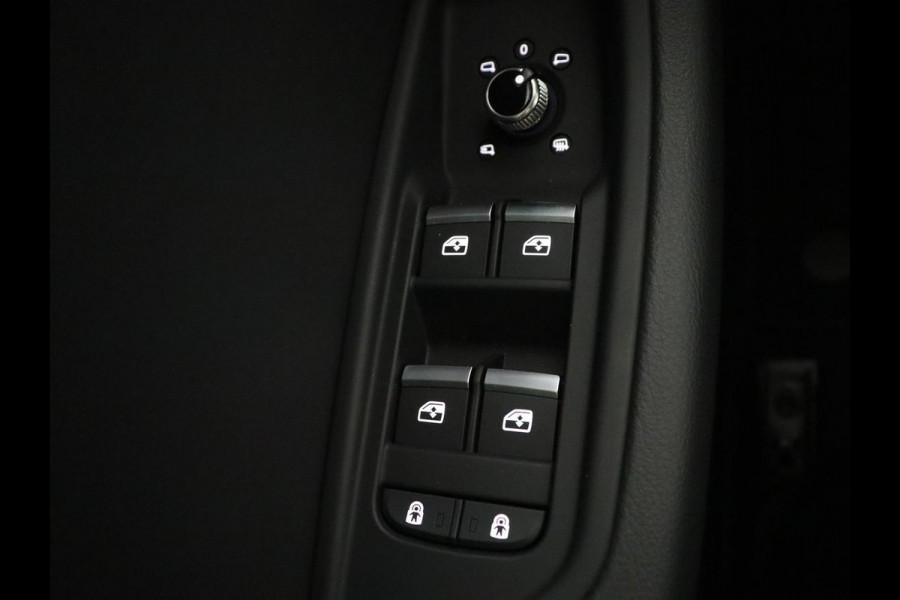 Audi A4 Limousine 35 TFSI S edition Competition | Cruise Controle | Apple Carplay | Navigatie | Sportstoelen | Spiegelpakket | Digitaal dashboard