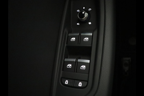 Audi A4 Limousine 35 TFSI S edition Competition | Cruise Controle | Apple Carplay | Navigatie | Sportstoelen | Spiegelpakket | Digitaal dashboard