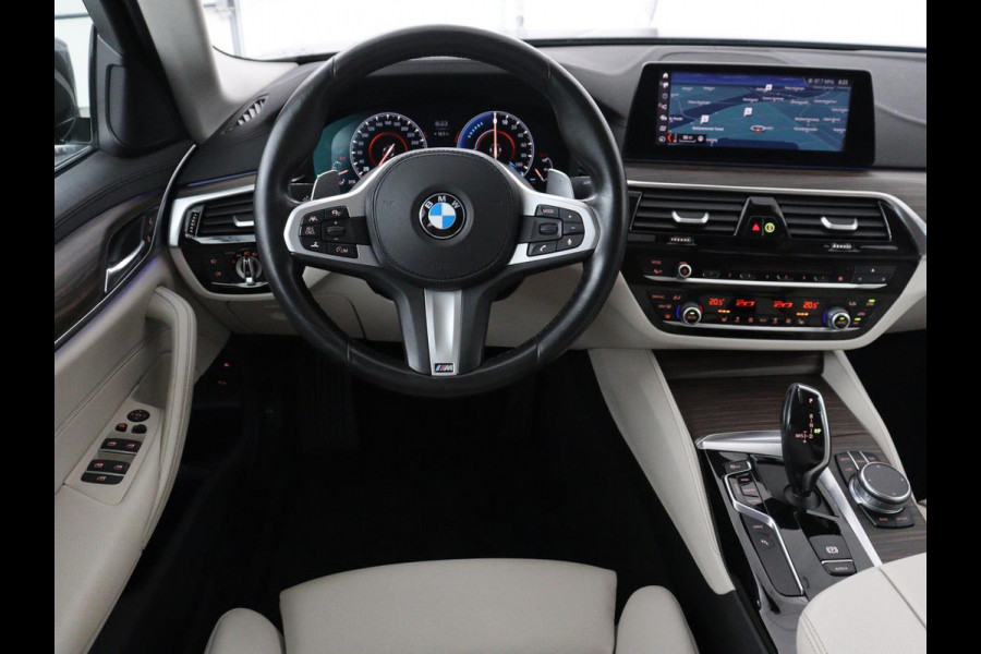 BMW 5 Serie 530e iPerformance High Executive | Leder | Elektrische stoelen | Stoelverwarming | Sfeerverlichting | Adaptive cruise | Carplay | Climate control | SOH 62,9 % | Camera | Park assist | PHEV