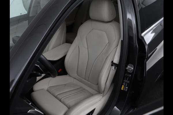 BMW 5 Serie 530e iPerformance High Executive | Leder | Elektrische stoelen | Stoelverwarming | Sfeerverlichting | Adaptive cruise | Carplay | Climate control | SOH 62,9 % | Camera | Park assist | PHEV
