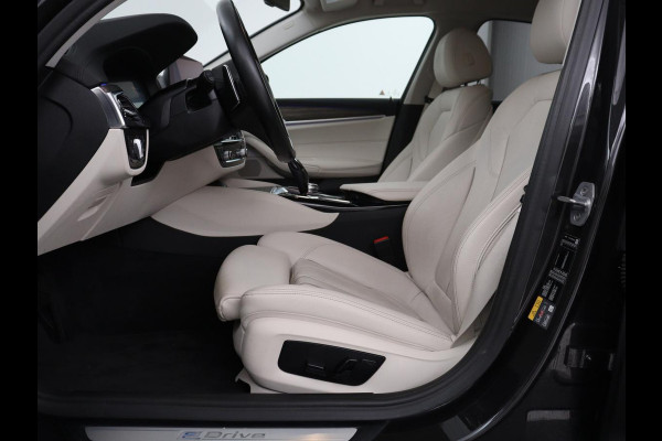 BMW 5 Serie 530e iPerformance High Executive | Leder | Elektrische stoelen | Stoelverwarming | Sfeerverlichting | Adaptive cruise | Carplay | Climate control | SOH 62,9 % | Camera | Park assist | PHEV