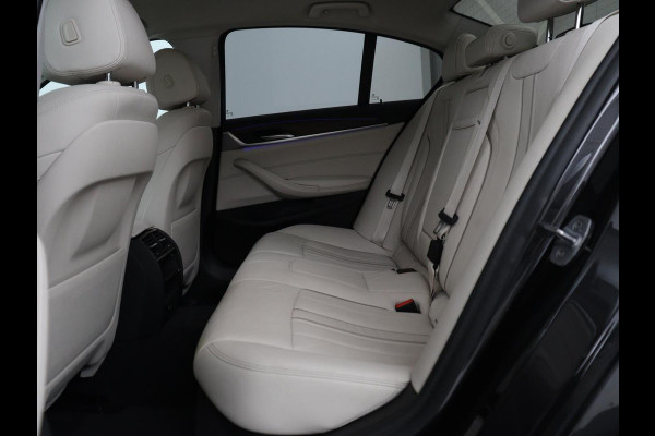 BMW 5 Serie 530e iPerformance High Executive | Leder | Elektrische stoelen | Stoelverwarming | Sfeerverlichting | Adaptive cruise | Carplay | Climate control | SOH 62,9 % | Camera | Park assist | PHEV
