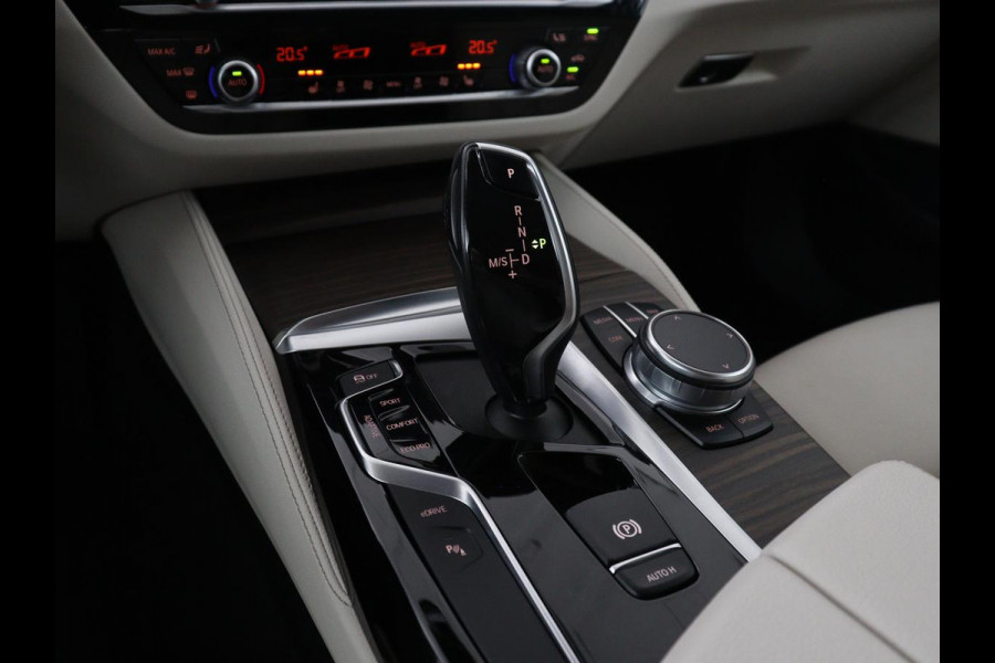BMW 5 Serie 530e iPerformance High Executive | Leder | Elektrische stoelen | Stoelverwarming | Sfeerverlichting | Adaptive cruise | Carplay | Climate control | SOH 62,9 % | Camera | Park assist | PHEV
