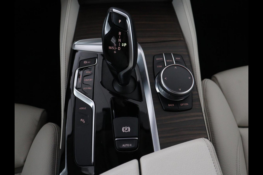 BMW 5 Serie 530e iPerformance High Executive | Leder | Elektrische stoelen | Stoelverwarming | Sfeerverlichting | Adaptive cruise | Carplay | Climate control | SOH 62,9 % | Camera | Park assist | PHEV