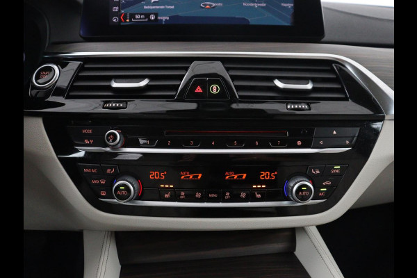 BMW 5 Serie 530e iPerformance High Executive | Leder | Elektrische stoelen | Stoelverwarming | Sfeerverlichting | Adaptive cruise | Carplay | Climate control | SOH 62,9 % | Camera | Park assist | PHEV