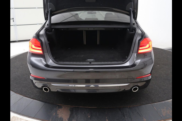 BMW 5 Serie 530e iPerformance High Executive | Leder | Elektrische stoelen | Stoelverwarming | Sfeerverlichting | Adaptive cruise | Carplay | Climate control | SOH 62,9 % | Camera | Park assist | PHEV