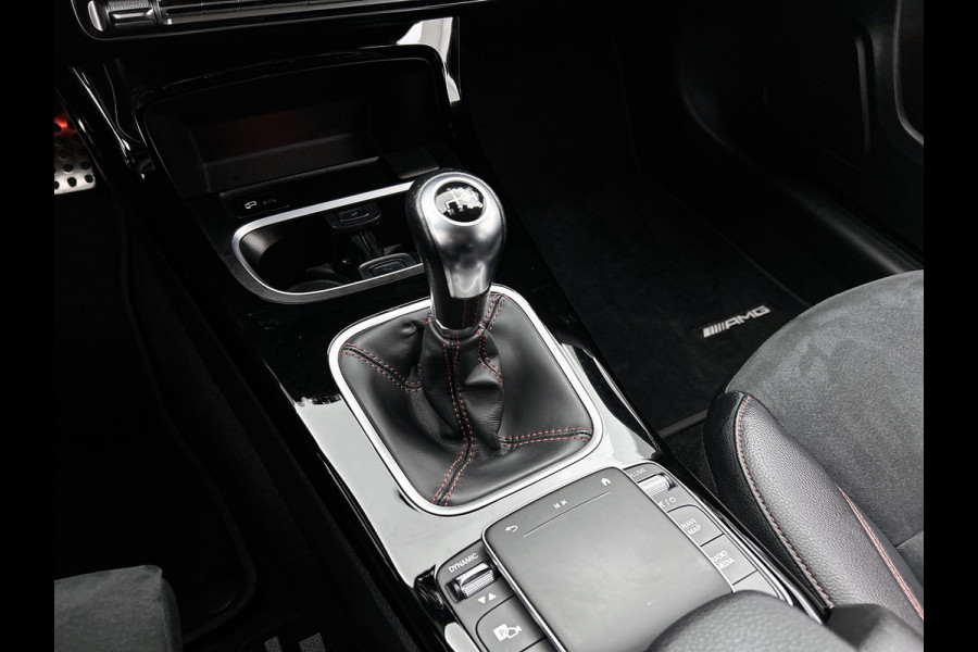 Mercedes-Benz A-Klasse 180 Business Solution AMG | AMG-Line In en Exterieur | Sfeerverlichting | Navigatie | Achteruitrijcamera | Inclusief 24 maanden MB Certified garantie voor Europa.