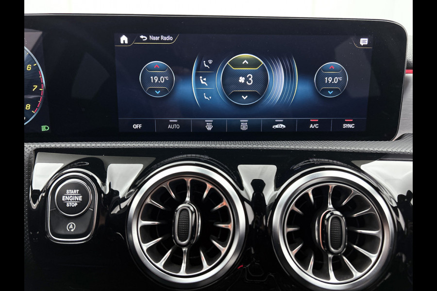 Mercedes-Benz A-Klasse 180 Business Solution AMG | AMG-Line In en Exterieur | Sfeerverlichting | Navigatie | Achteruitrijcamera | Inclusief 24 maanden MB Certified garantie voor Europa.