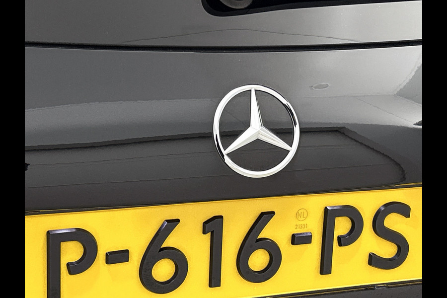 Mercedes-Benz A-Klasse 180 Business Solution AMG | AMG-Line In en Exterieur | Sfeerverlichting | Navigatie | Achteruitrijcamera | Inclusief 24 maanden MB Certified garantie voor Europa.