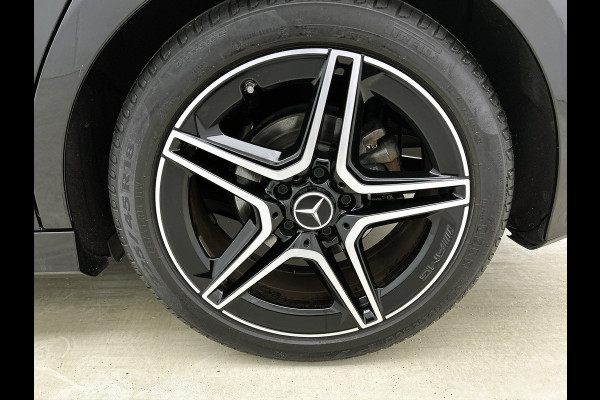 Mercedes-Benz A-Klasse 180 Business Solution AMG | AMG-Line In en Exterieur | Sfeerverlichting | Navigatie | Achteruitrijcamera | Inclusief 24 maanden MB Certified garantie voor Europa.