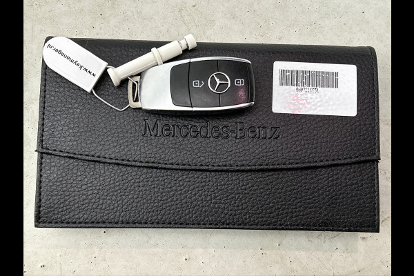 Mercedes-Benz A-Klasse 180 Business Solution AMG | AMG-Line In en Exterieur | Sfeerverlichting | Navigatie | Achteruitrijcamera | Inclusief 24 maanden MB Certified garantie voor Europa.