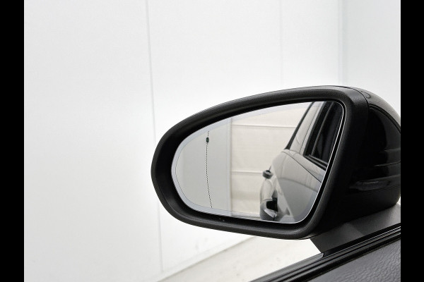 Mercedes-Benz A-Klasse 180 Business Solution AMG | AMG-Line In en Exterieur | Sfeerverlichting | Navigatie | Achteruitrijcamera | Inclusief 24 maanden MB Certified garantie voor Europa.